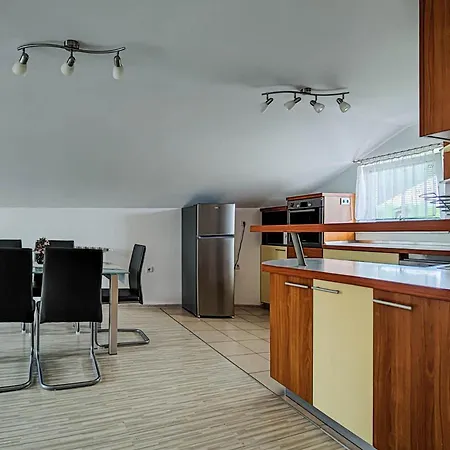 Apartma Hilltop Haven דירה *