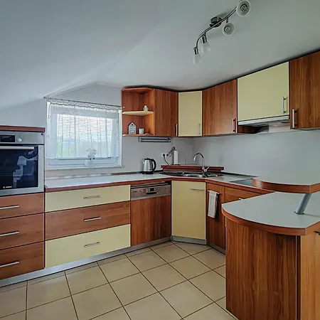 Apartma Hilltop Haven *