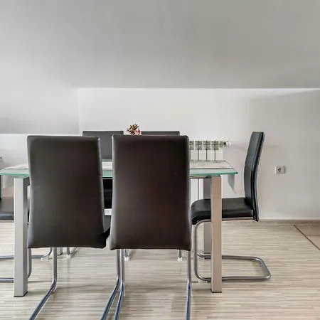 דירה Apartma Hilltop Haven *