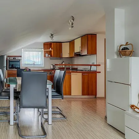 Apartma Hilltop Haven Διαμέρισμα *