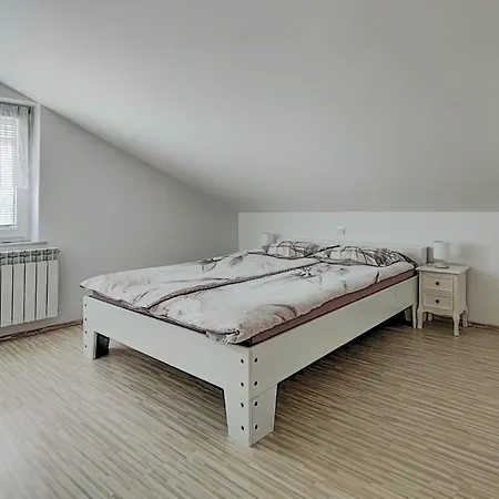 Apartma Hilltop Haven Διαμέρισμα