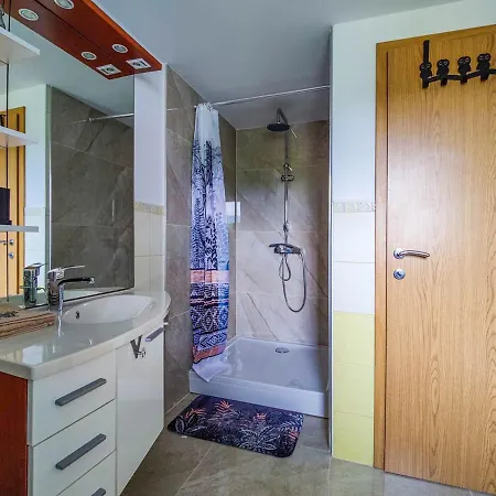 Apartma Hilltop Haven דירה