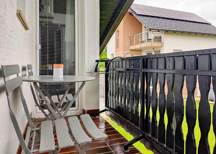 Apartma Hilltop Haven